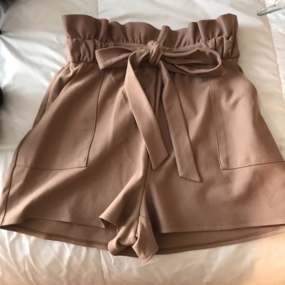 Express Tan/Brown Paperbag Shorts Size Large - Picture 3 of 4